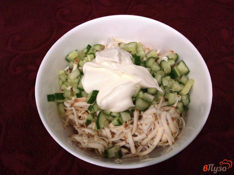 Фото приготовление рецепта: Кукурузный салат с бужениной и сыром шаг №5