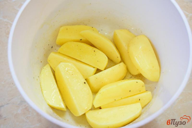 Фото приготовление рецепта: Картофель запеченный с чесноком шаг №4