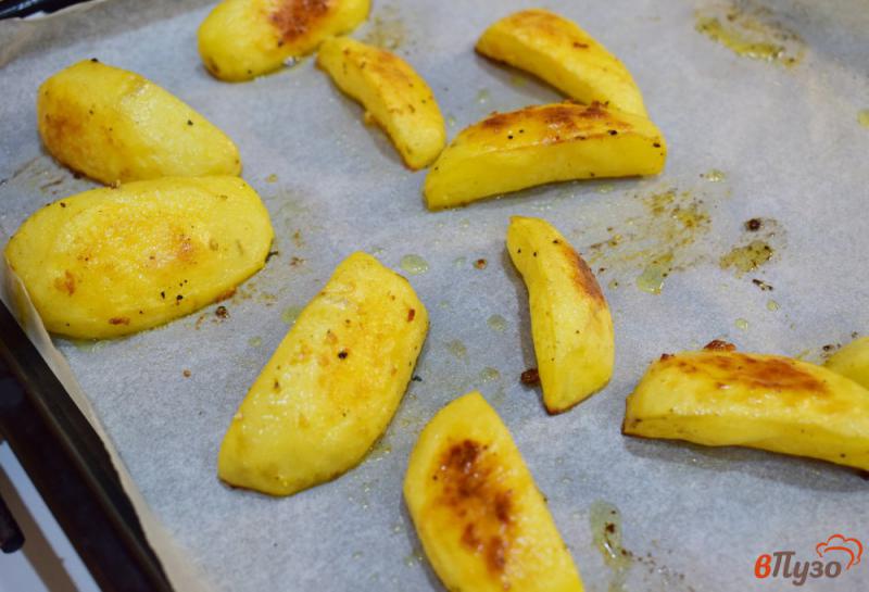 Фото приготовление рецепта: Картофель запеченный с чесноком шаг №6