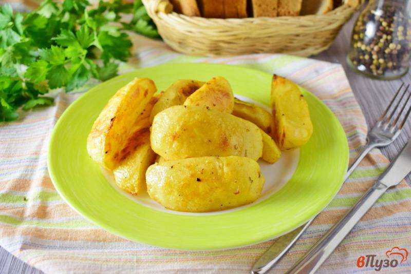 Фото приготовление рецепта: Картофель запеченный с чесноком шаг №7