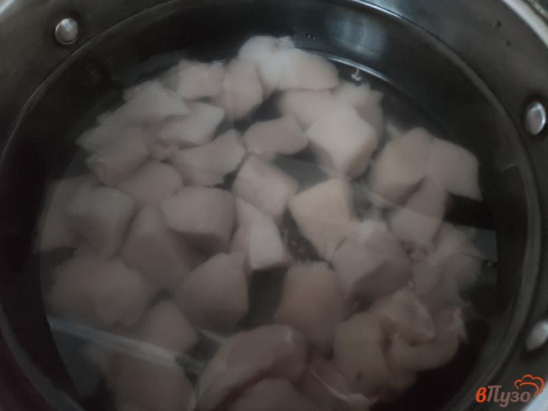 Фото приготовление рецепта: Куриный суп с вермишелью и яйцами шаг №1