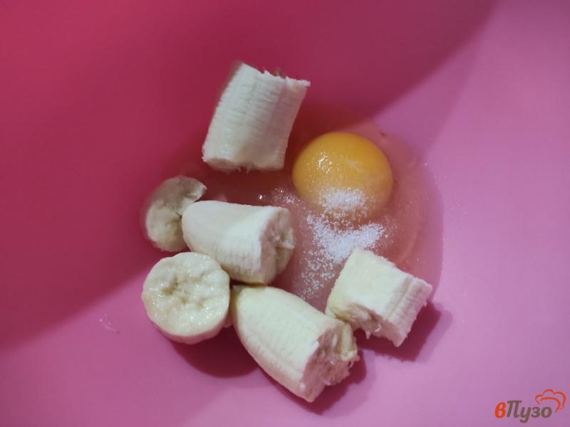 Фото приготовление рецепта: Творожно-банановые оладьи шаг №1
