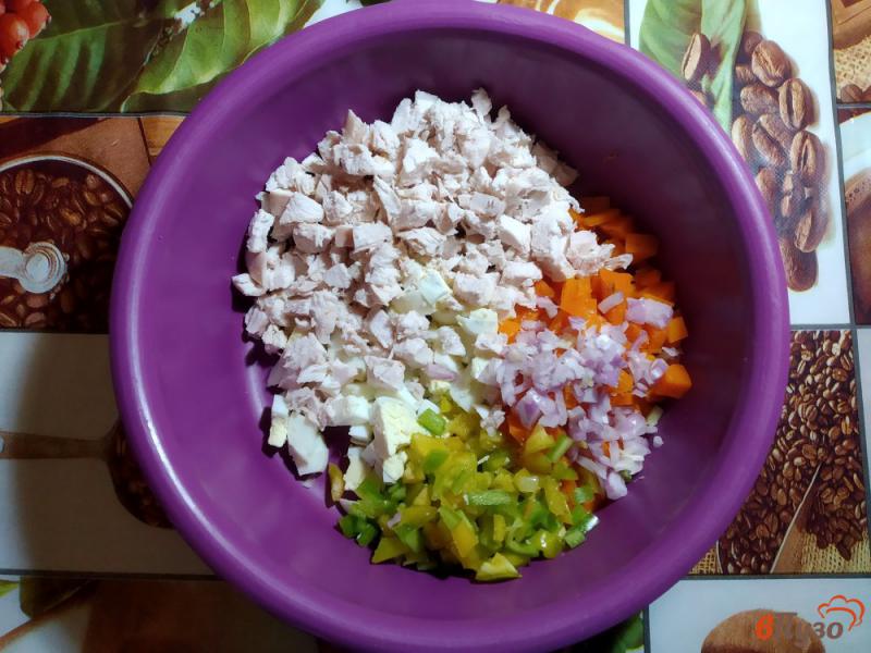 Фото приготовление рецепта: Салат из куриного филе и овощей шаг №6