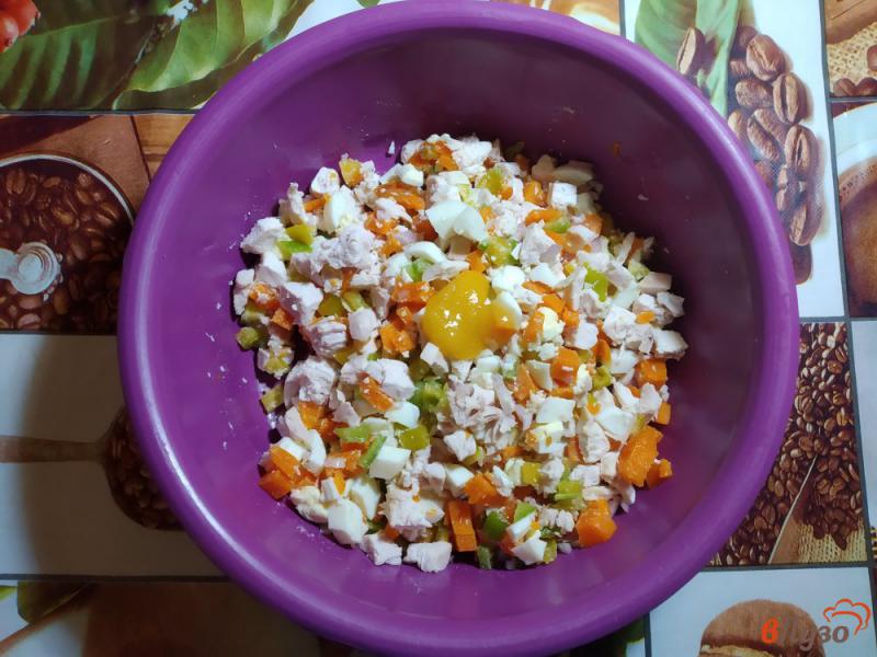 Фото приготовление рецепта: Салат из куриного филе и овощей шаг №9
