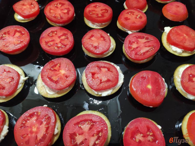 Фото приготовление рецепта: Закуска из баклажанов с помидорами и плавленым сырком шаг №7