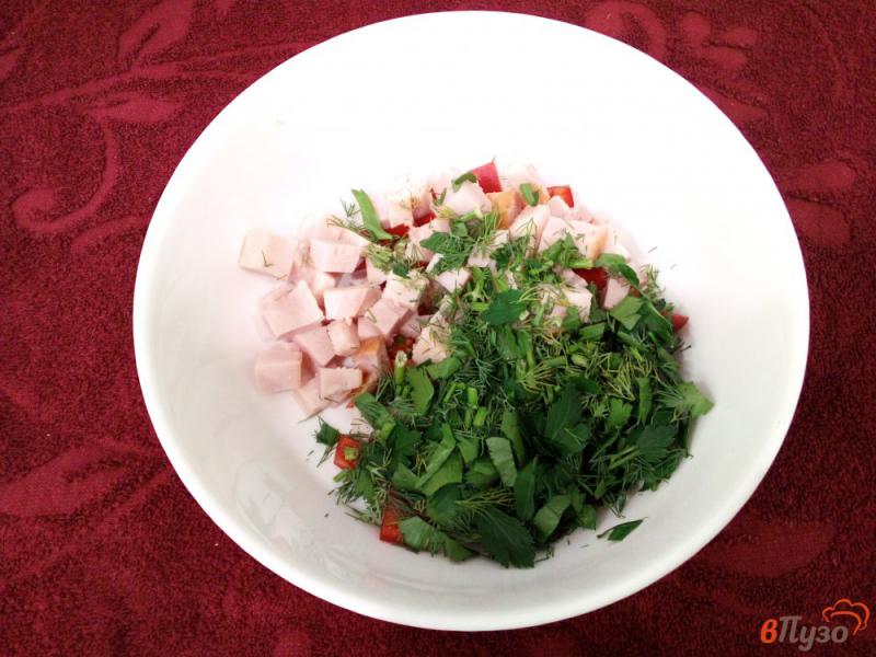 Фото приготовление рецепта: Гречка в горшках с овощами варено-копченой свининой  и грибами шаг №5