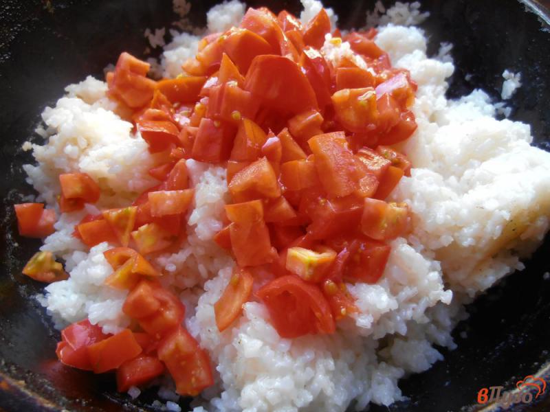 Фото приготовление рецепта: Рис с яйцами и помидорами по-китайски шаг №3