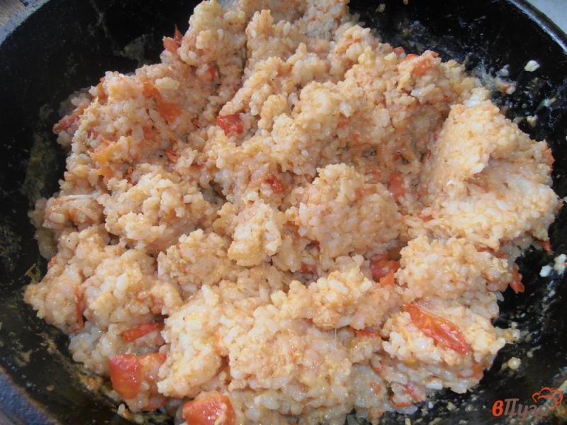 Фото приготовление рецепта: Рис с яйцами и помидорами по-китайски шаг №6