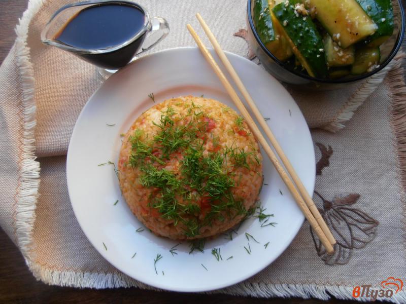 Фото приготовление рецепта: Рис с яйцами и помидорами по-китайски шаг №7