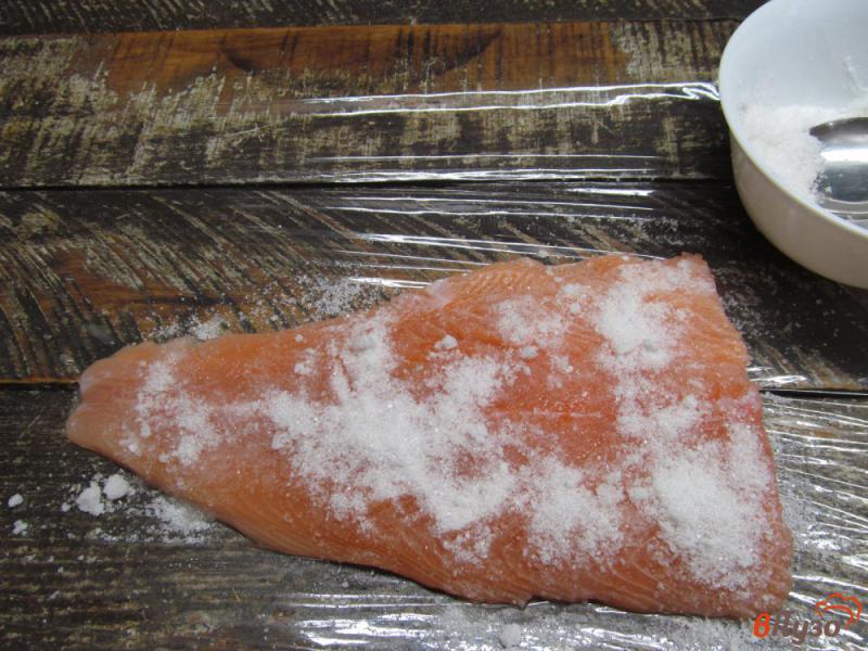 Фото приготовление рецепта: Маринованный лосось с хреном шаг №2