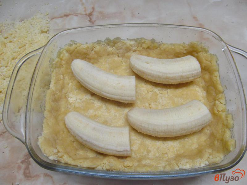 Фото приготовление рецепта: Творожно-банановый пирог шаг №8