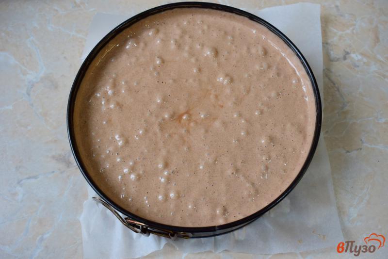 Фото приготовление рецепта: Шоколадный бисквит на молоке шаг №5