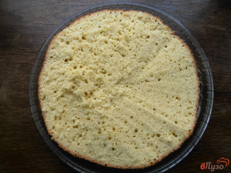 Фото приготовление рецепта: Бисквитный торт с повидлом шаг №5