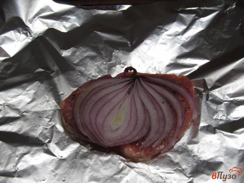 Фото приготовление рецепта: Свинина запеченная с овощами и грибами в фольге шаг №2