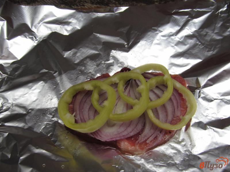 Фото приготовление рецепта: Свинина запеченная с овощами и грибами в фольге шаг №3