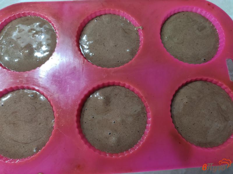 Фото приготовление рецепта: Шоколадные кексы на сметане шаг №5