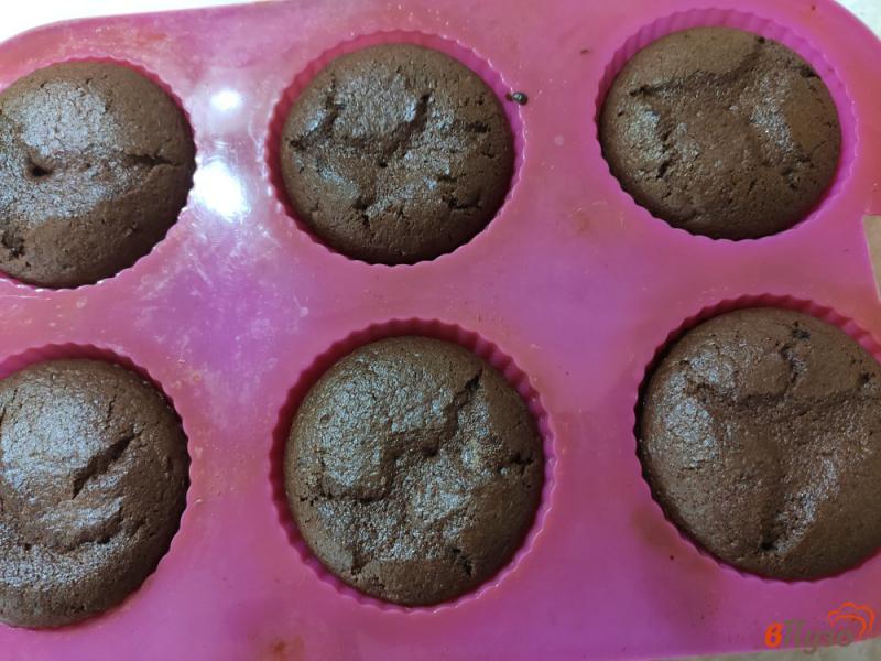 Фото приготовление рецепта: Шоколадные кексы на сметане шаг №6
