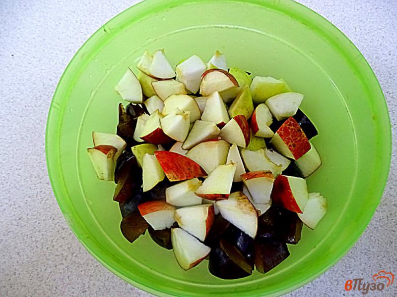 Фото приготовление рецепта: Рисовая каша со сливами и яблоками шаг №3