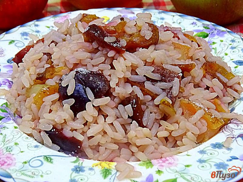 Фото приготовление рецепта: Рисовая каша со сливами и яблоками шаг №9