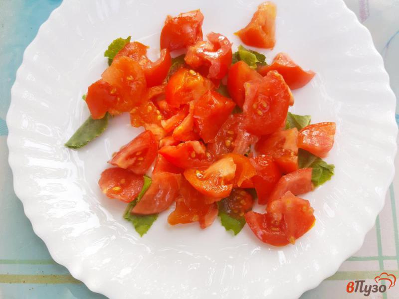 Фото приготовление рецепта: Салат с тунцом и фасолью шаг №3