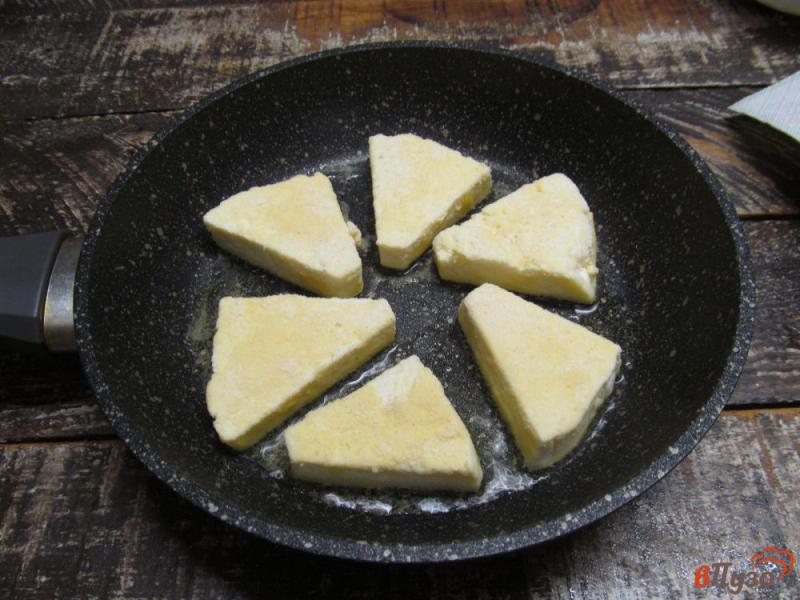 Фото приготовление рецепта: Паста с жареным сыром шаг №6