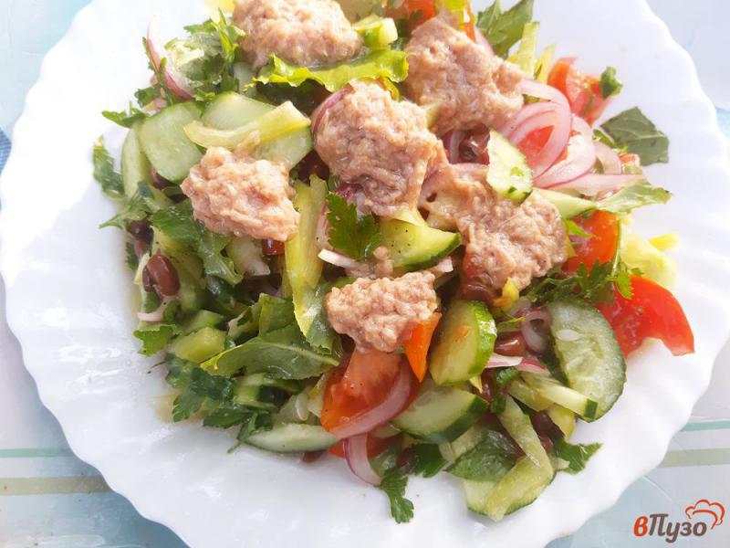 Фото приготовление рецепта: Салат с тунцом и фасолью шаг №13