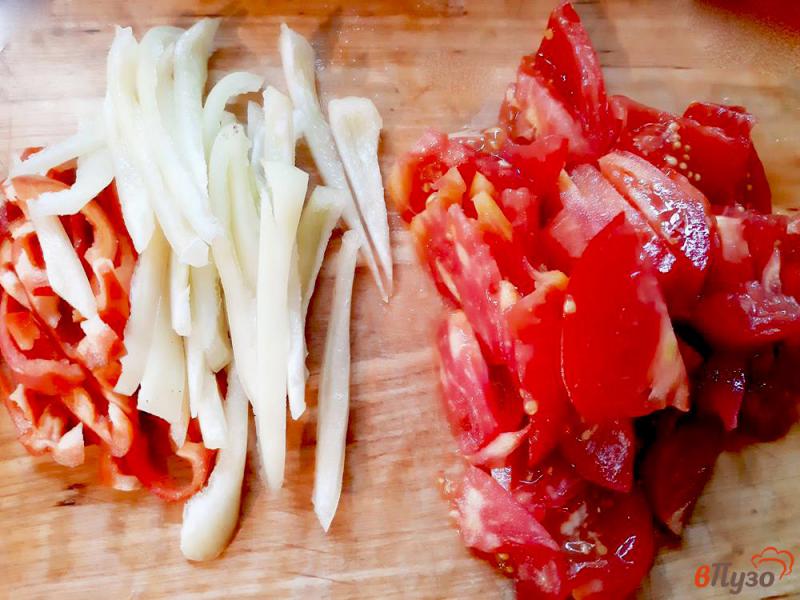 Фото приготовление рецепта: Брокколи с перцем и помидорами под сыром шаг №1