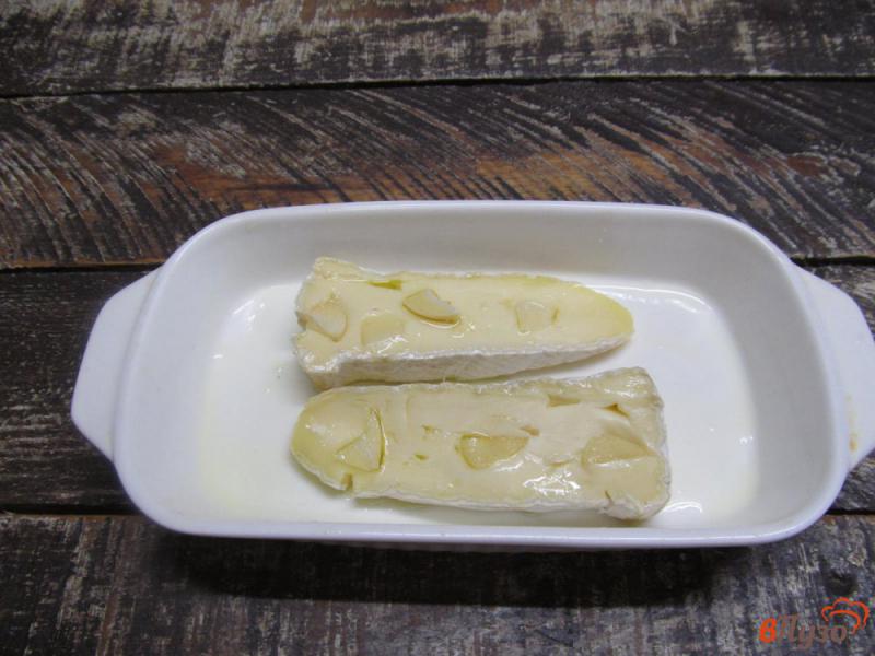 Фото приготовление рецепта: Бутерброды с запеченным сыром и чесноком шаг №1