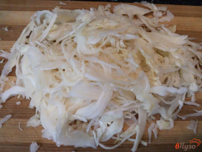 Фото приготовление рецепта: Тушеная капуста с овощами на сковороде шаг №1