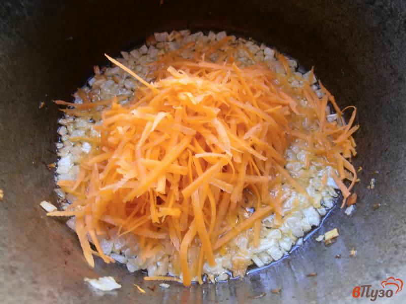 Фото приготовление рецепта: Рис с овощами на курином бульоне шаг №2