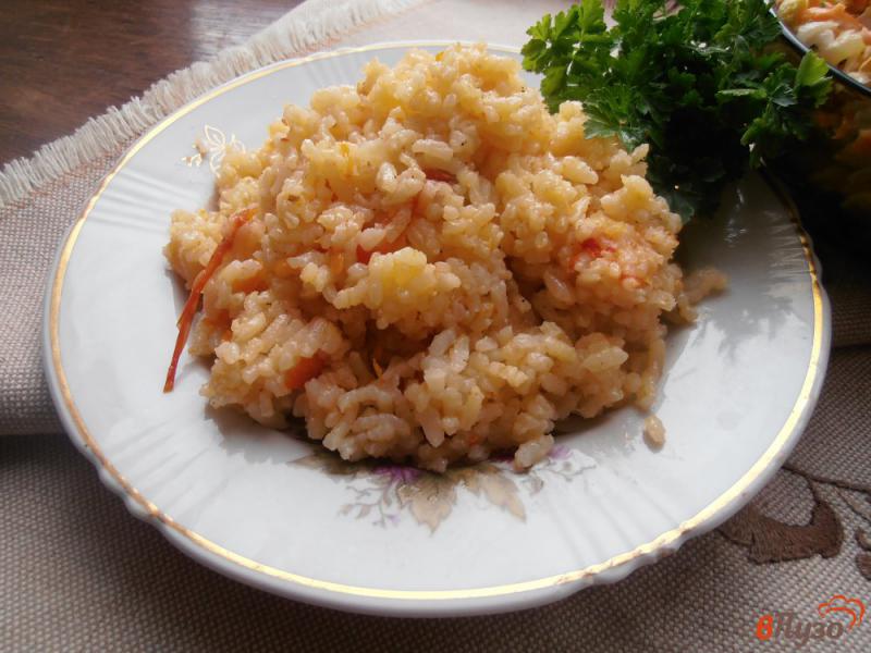Фото приготовление рецепта: Рис с овощами на курином бульоне шаг №8