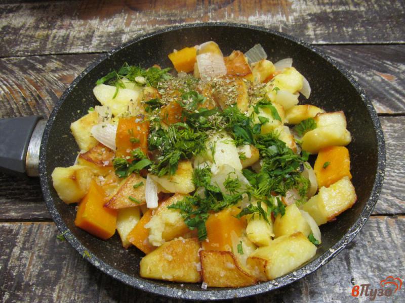 Фото приготовление рецепта: Постный картофель с тыквой и луком шаг №5