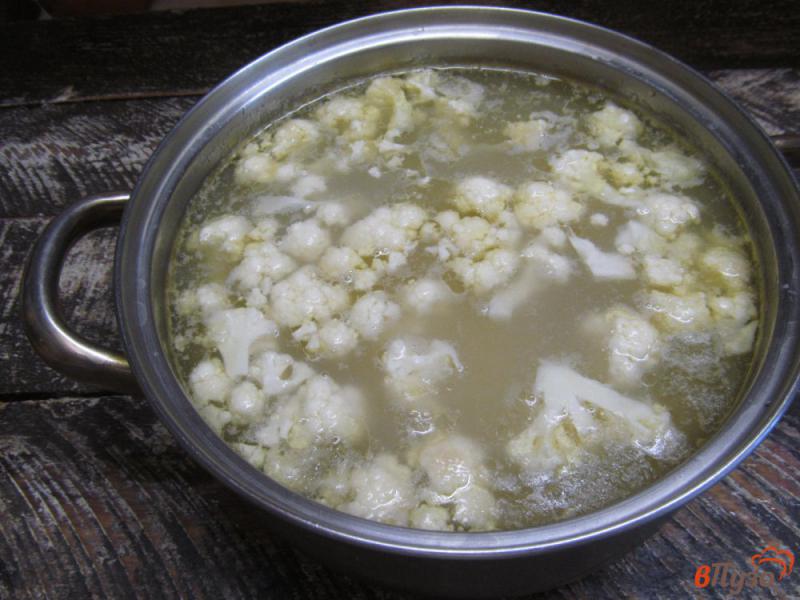 Фото приготовление рецепта: Фасолевый суп с пшеном и цветной капустой шаг №4