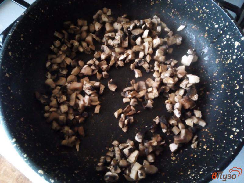 Фото приготовление рецепта: Вареники с картофелем и грибами шаг №5