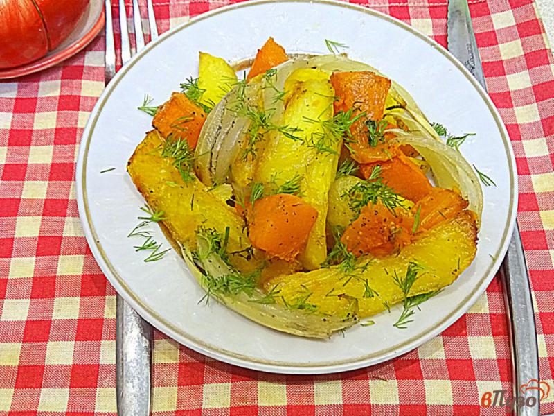 Фото приготовление рецепта: Картофель, тыква и лук запеченные шаг №7