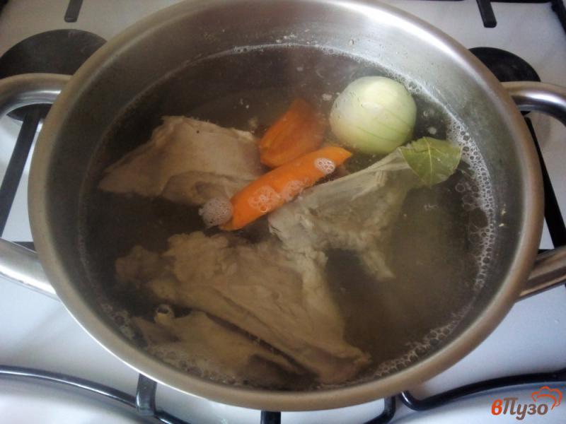 Фото приготовление рецепта: Суп из кролика шаг №3