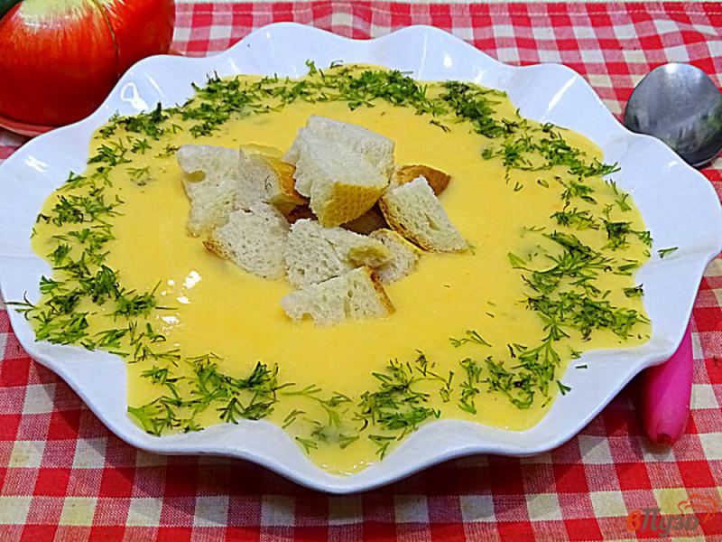 Фото приготовление рецепта: Суп пюре из тыквы и плавленого сыра шаг №10