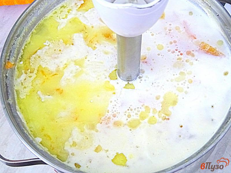 Фото приготовление рецепта: Суп пюре из тыквы и плавленого сыра шаг №9