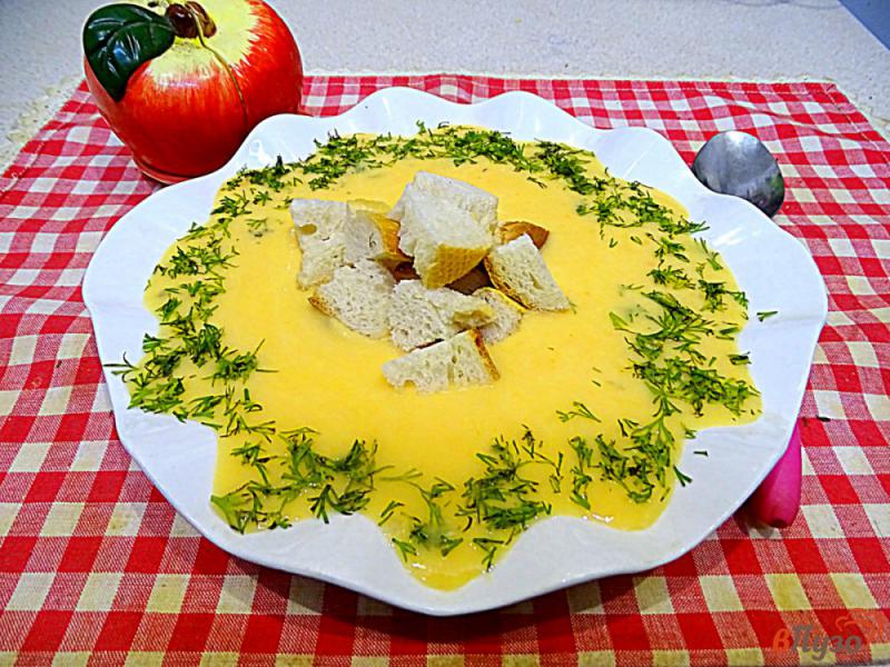 Фото приготовление рецепта: Суп пюре из тыквы и плавленого сыра шаг №11