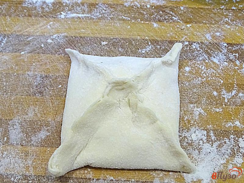 Фото приготовление рецепта: Слоёное тесто и пирожки с ним шаг №7
