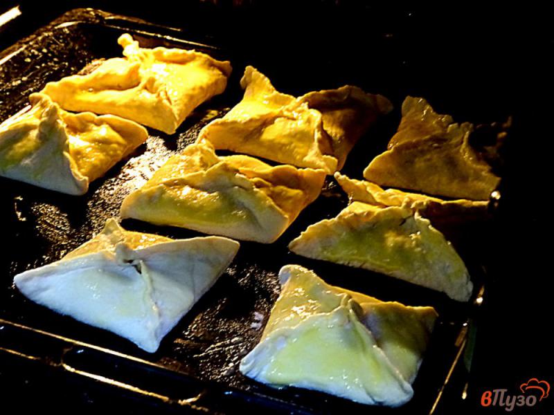 Фото приготовление рецепта: Слоёное тесто и пирожки с ним шаг №9