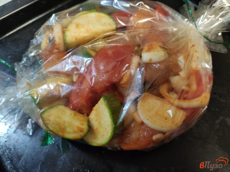 Фото приготовление рецепта: Запечённое овощное рагу с курином филе шаг №7
