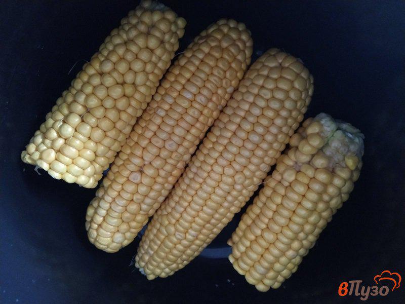 Фото приготовление рецепта: Отварная кукуруза в мультиварке шаг №3