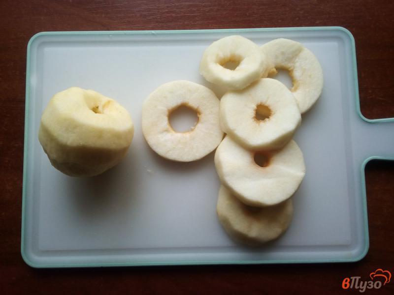 Фото приготовление рецепта: Яблоки в кляре шаг №1