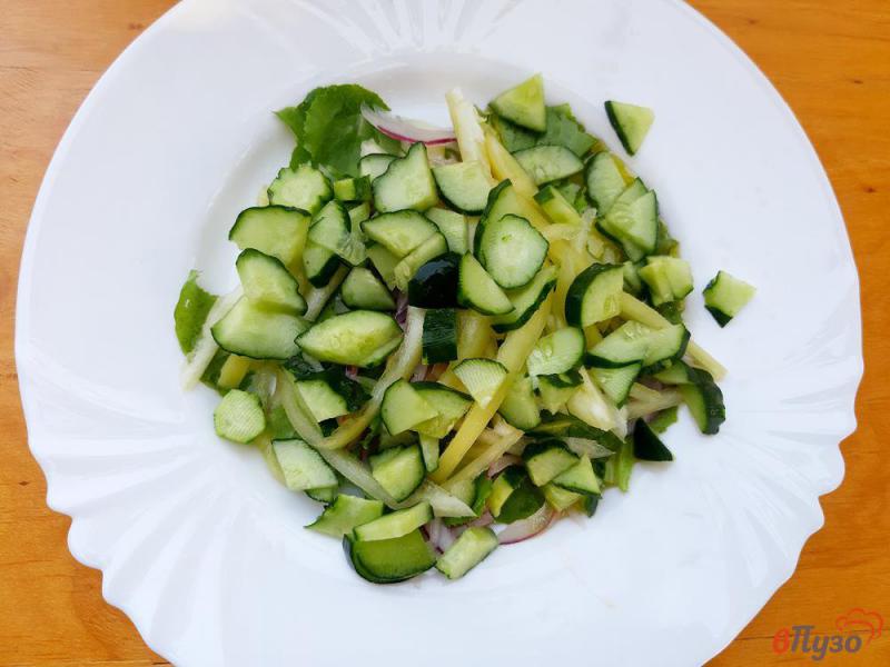 Фото приготовление рецепта: Салат овощной с оливками шаг №5