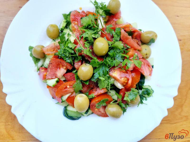 Фото приготовление рецепта: Салат овощной с оливками шаг №9