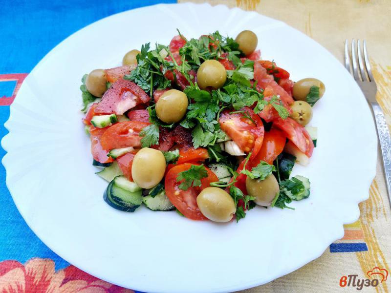 Фото приготовление рецепта: Салат овощной с оливками шаг №10