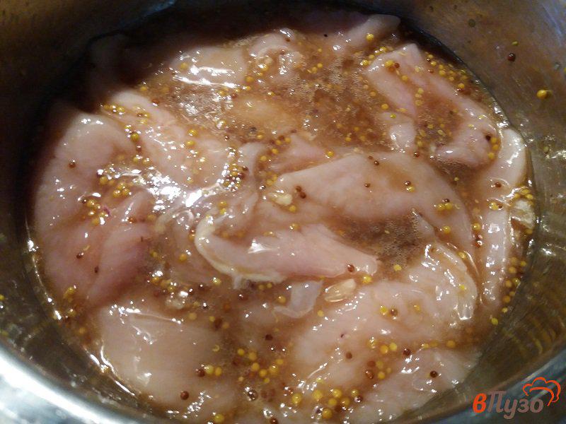 Фото приготовление рецепта: Отбивные из куриного филе в горчичном маринаде шаг №5