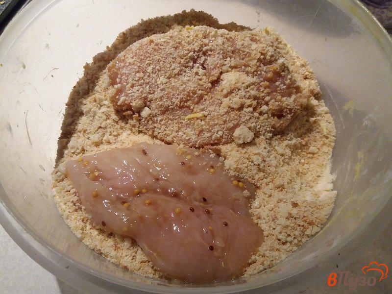 Фото приготовление рецепта: Отбивные из куриного филе в горчичном маринаде шаг №7
