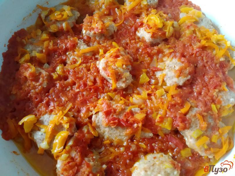 Фото приготовление рецепта: Фрикадельки в томатном соусе шаг №14